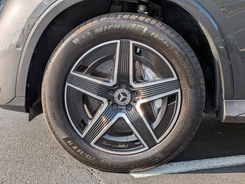 Used 2025 Mercedes-Benz GLC 300 4MATIC w/ AMG Line image 13