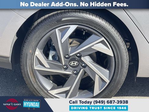 Certified 2025 Hyundai Elantra SEL w/ Cargo Package image 11
