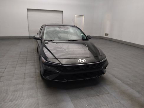 Used 2025 Hyundai Elantra SE FWD image 14