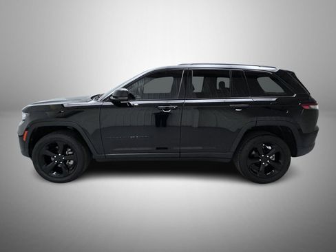 Used 2024 Jeep Grand Cherokee Limited w/ Black Appearance Package image 8