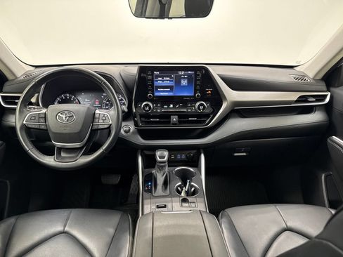Used 2022 Toyota Highlander XLE FWD image 31