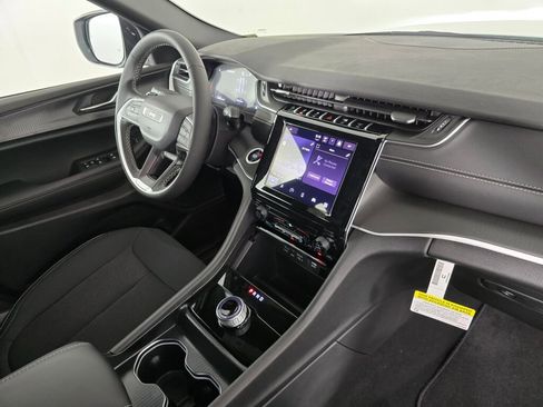 New 2025 Jeep Grand Cherokee Laredo image 28