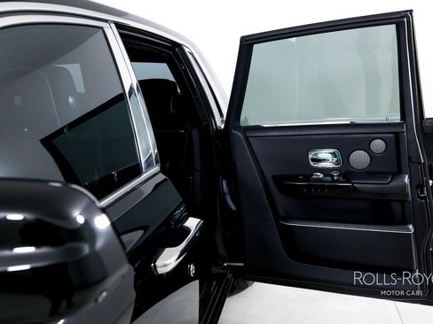 Used 2020 Rolls-Royce Phantom Sedan RWD image 18