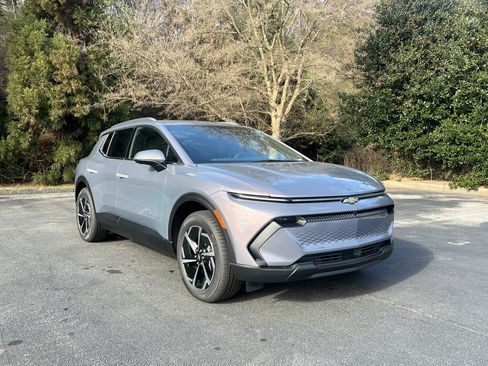 New 2026 Chevrolet Equinox EV LT AWD/4WD image 2