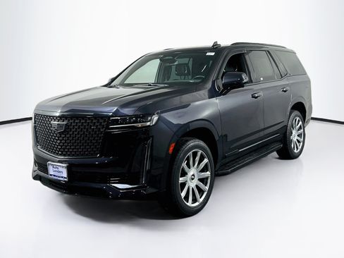 Used 2022 Cadillac Escalade Luxury w/ LPO, Illumination Package AWD/4WD image 1