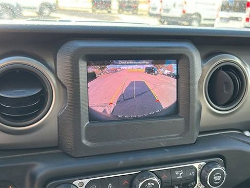 Used 2023 Jeep Wrangler Unlimited w/ Cold Weather Group image 16