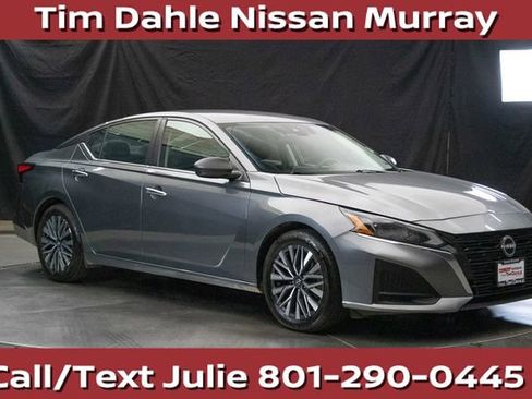 Used 2024 Nissan Altima 2.5 SV FWD image 1