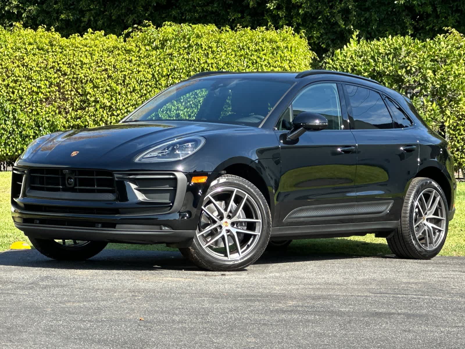 Used 2026 Porsche Macan AWD/4WD image 1