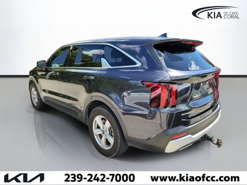 Used 2025 Kia Sorento LX FWD image 4