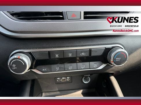 Used 2024 Nissan Altima 2.5 SR FWD image 15