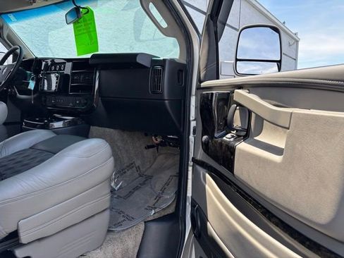 Used 2022 GMC Savana 2500 w/ Enhanced Convenience Package RWD image 19