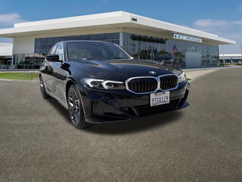 Used 2025 BMW 330i Sedan w/ Premium Package RWD image 2