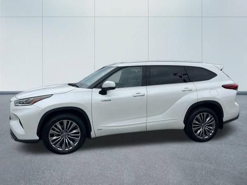 Used 2021 Toyota Highlander Platinum AWD/4WD image 3