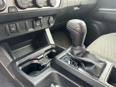 Used 2022 Toyota Tacoma SR AWD/4WD image 11