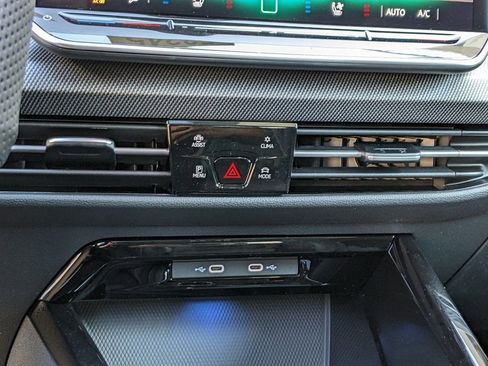 New 2025 Volkswagen GTI SE image 18