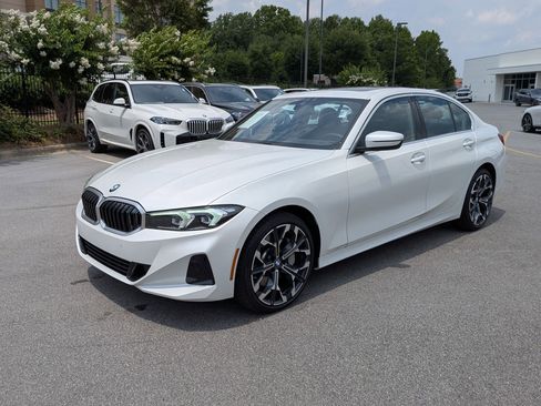 Used 2025 BMW 330i Sedan w/ Convenience Package RWD image 7