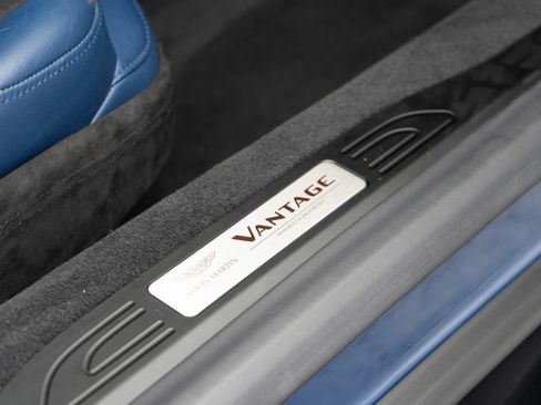 Used 2022 Aston Martin V8 Vantage Coupe image 26