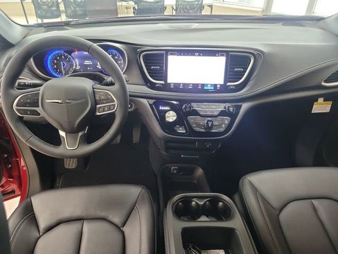 New 2026 Chrysler Pacifica Select image 17