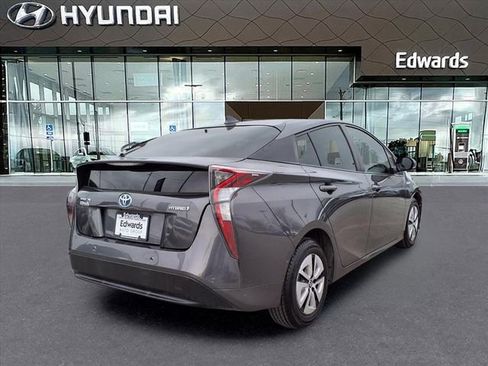 Used 2017 Toyota Prius Four image 8