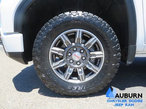 Used 2025 GMC Sierra 1500 AT4 AWD/4WD image 9