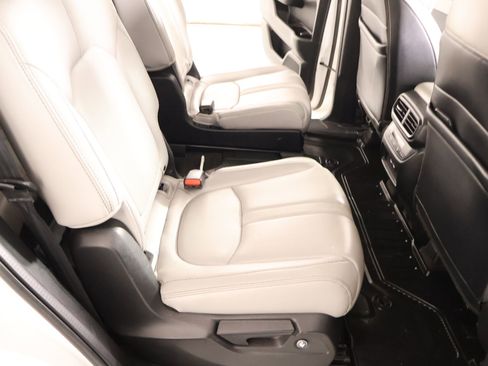 Used 2023 Honda Pilot Touring image 16