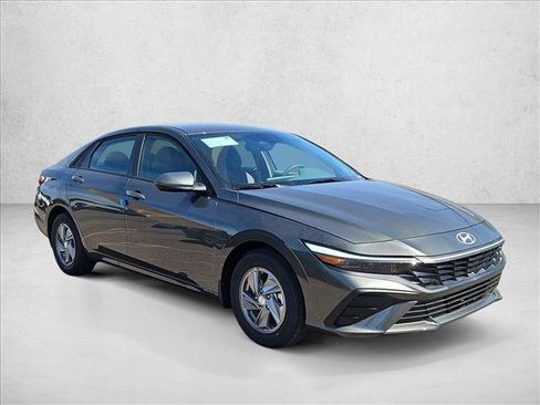 New 2026 Hyundai Elantra SE FWD image 7