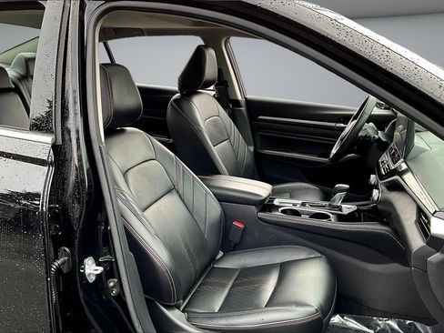 Used 2023 Nissan Altima 2.5 SR w/ SR Premium Package image 28