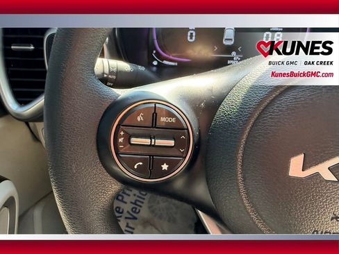 Used 2025 Kia Soul LX w/ LX Technology Package FWD image 11