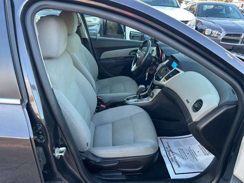 Used 2014 Chevrolet Cruze LT image 12