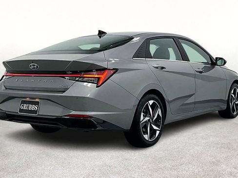 Certified 2022 Hyundai Elantra Limited image 2