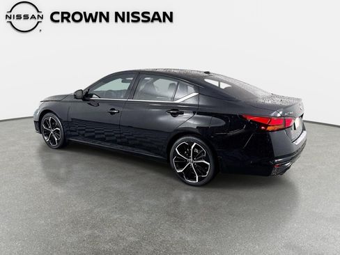 Certified 2023 Nissan Altima 2.5 SR w/ SR Premium Package FWD image 7