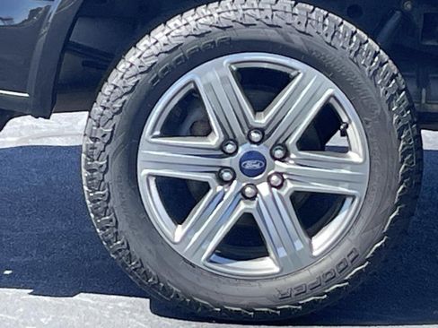 Used 2018 Ford F150 Lariat w/ Equipment Group 502A Luxury image 9