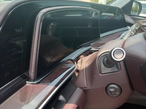 Used 2021 Cadillac Escalade Premium Luxury Platinum AWD/4WD image 16