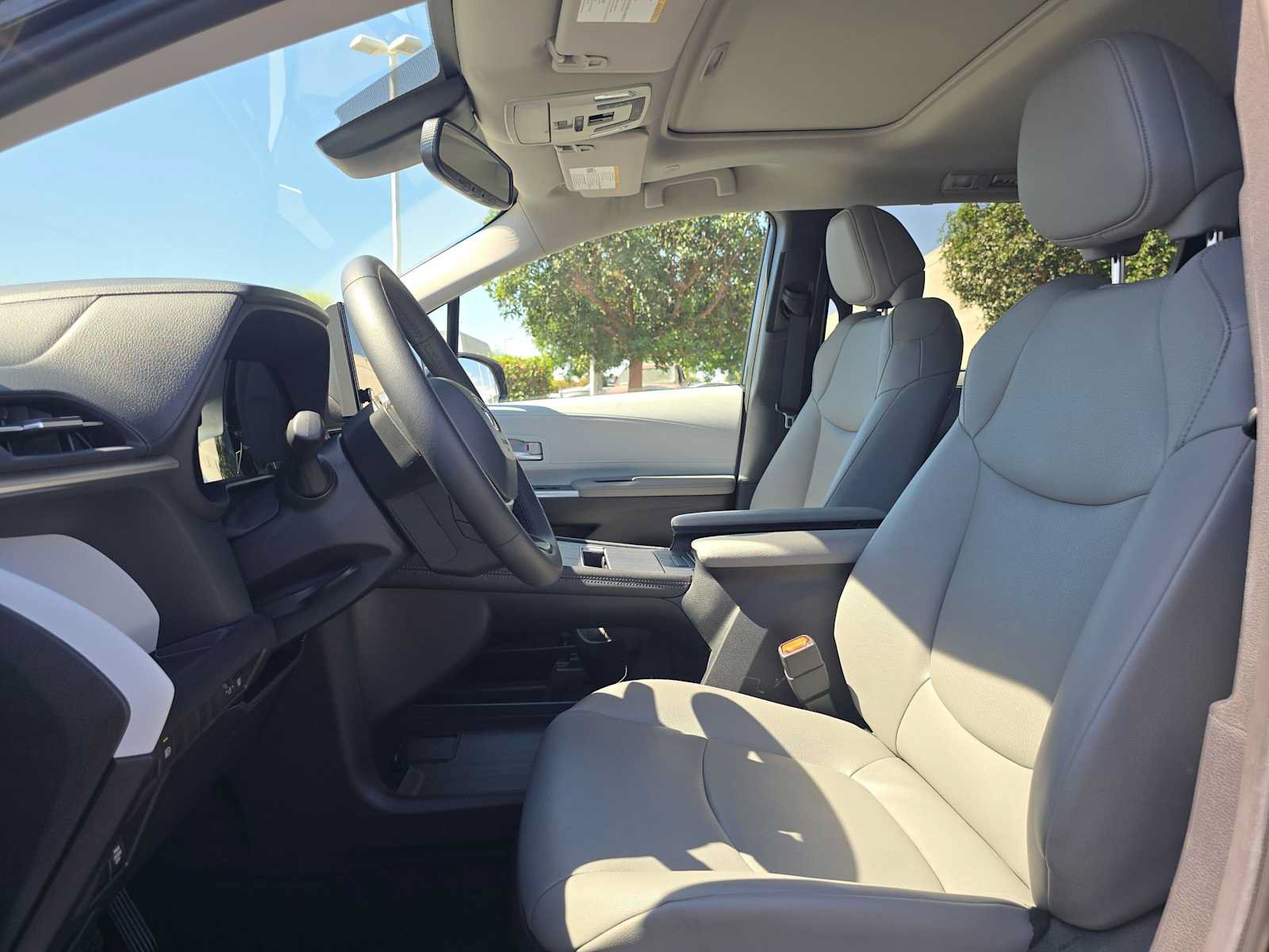 Certified 2026 Toyota Sienna XLE FWD image 24