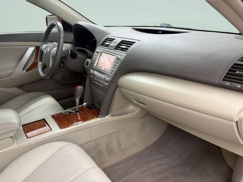Used 2011 Toyota Camry XLE w/ SE/XLE Extra-Value Pkg FWD image 18