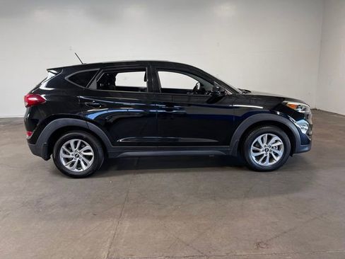 Used 2017 Hyundai Tucson SE FWD image 2