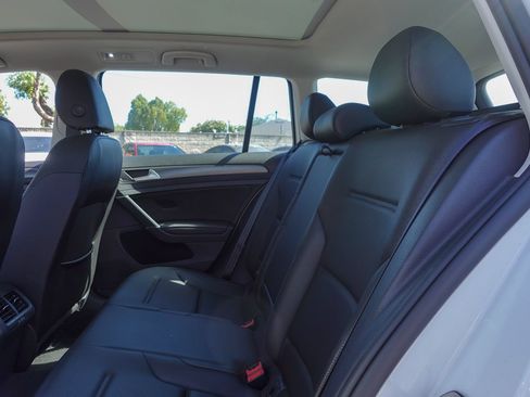 Used 2019 Volkswagen Golf SE FWD image 12
