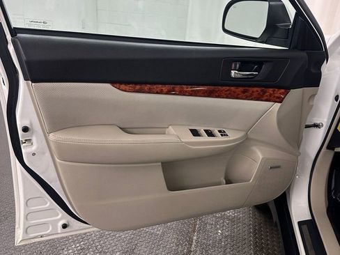 Used 2012 Subaru Outback 2.5i Limited image 8