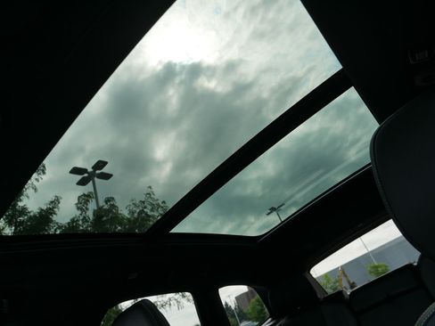 Used 2022 Volvo XC60 T8 R-Design w/ Advanced Package image 33