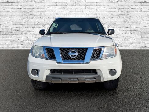 Used 2019 Nissan Frontier SV image 3