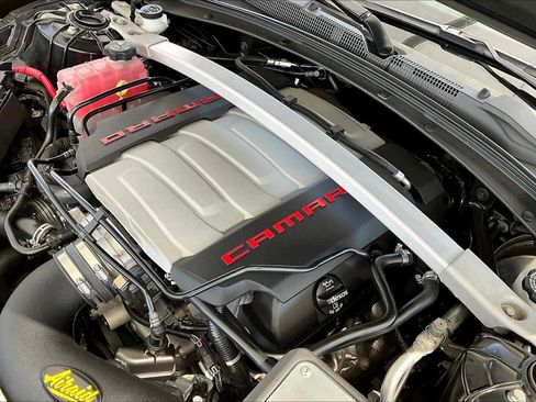 Used 2018 Chevrolet Camaro SS RWD image 34