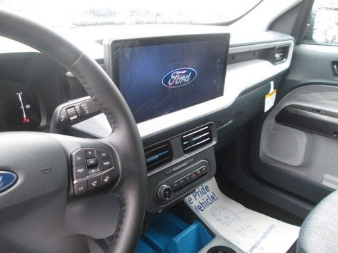 New 2025 Ford Maverick XLT image 32