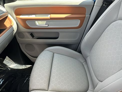 New 2025 Volkswagen ID. Buzz 1st Edition image 12