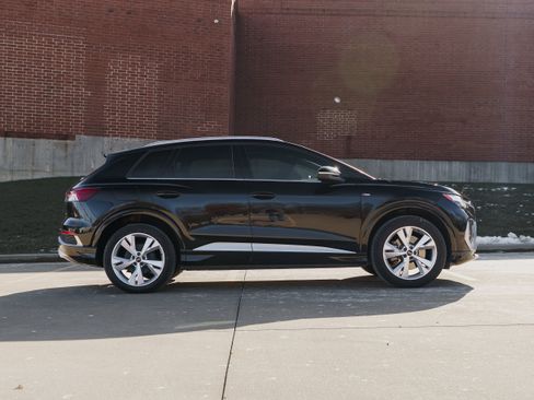 Used 2023 Audi Q4 e-tron Premium w/ 20" Wheel Package image 3