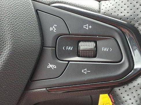 Used 2024 Chevrolet Trax RS FWD image 22