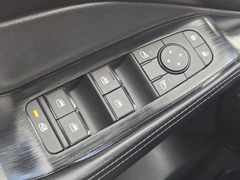 Used 2025 Nissan Rogue SV image 33