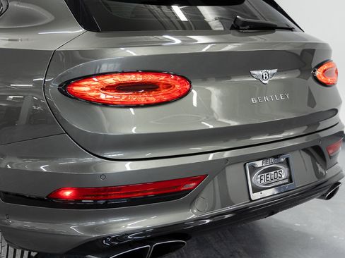 Used 2021 Bentley Bentayga image 19