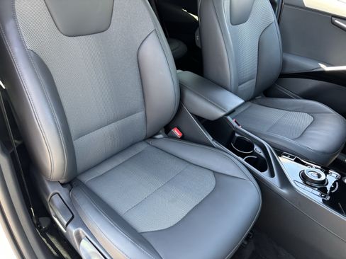 Certified 2023 Kia Niro Wind w/ Wind Preserve Package FWD image 8