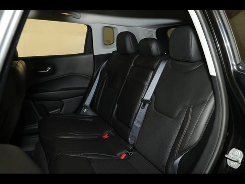 Used 2018 Jeep Compass Latitude w/ Popular Equipment Group AWD/4WD image 19