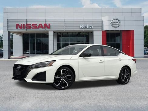 Certified 2024 Nissan Altima 2.5 SR FWD image 1